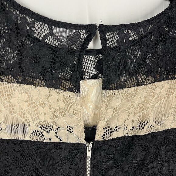 Gabby Skye Women's Striped Lace Shift Dress Size 12 Black Beige 3/4 Bell Sleeves - Picture 7 of 7